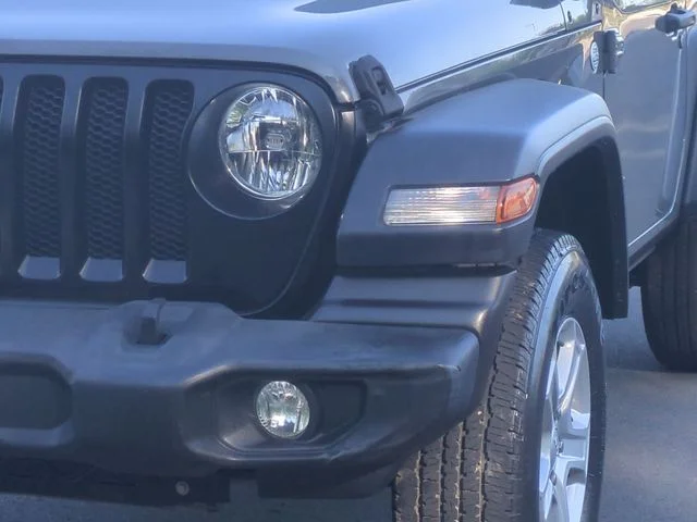 Used 2020 Gray Jeep Sport S image 17