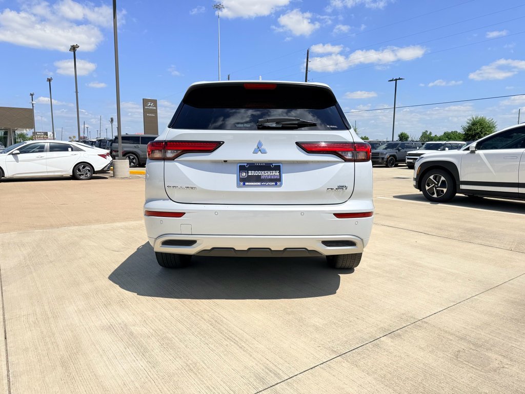 Used 2024 White Diamond Mitsubishi SEL image 8
