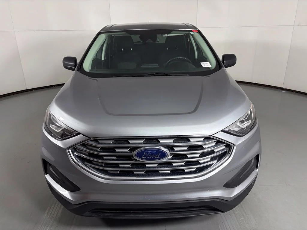 Used 2022 Silver Ford SE image 3