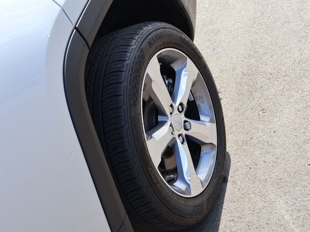 Used 2021 Silver Jeep Limited image 36
