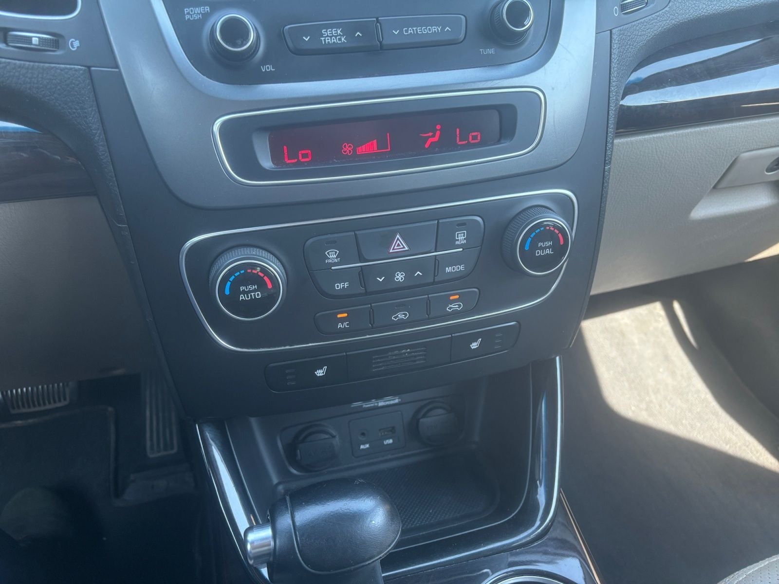 Used 2015 White Kia EX image 27
