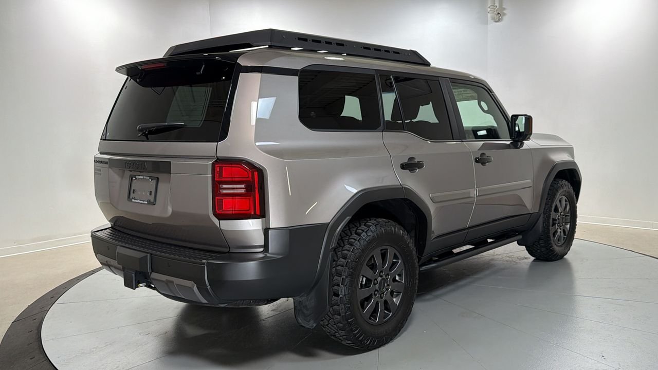 Certified Used 2025  Toyota Base image 5