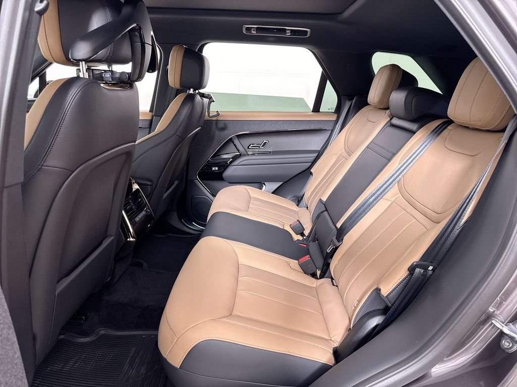 New 2026 Charente Grey Land Rover Dynamic SE image 21