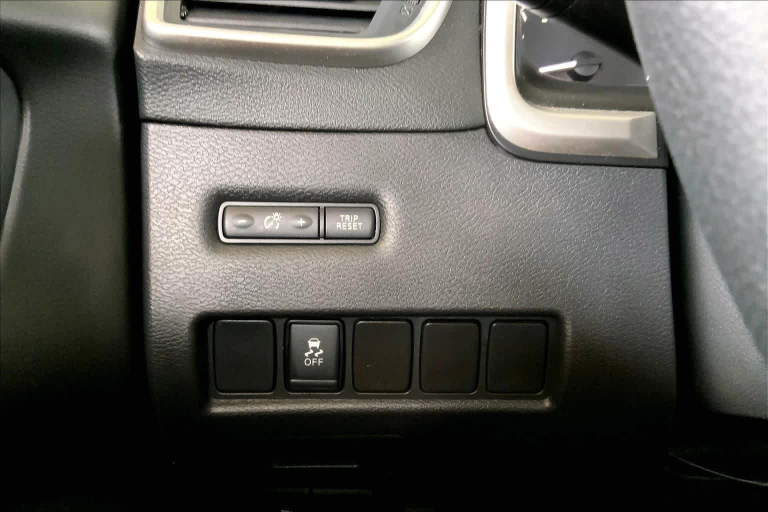 Used 2018 Magnetic Black Metallic Nissan S image 33