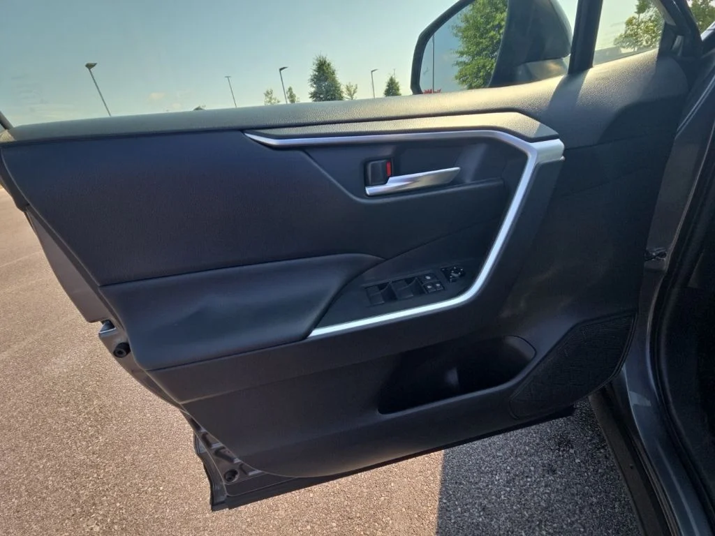 Used 2019 Gray Toyota XLE image 16