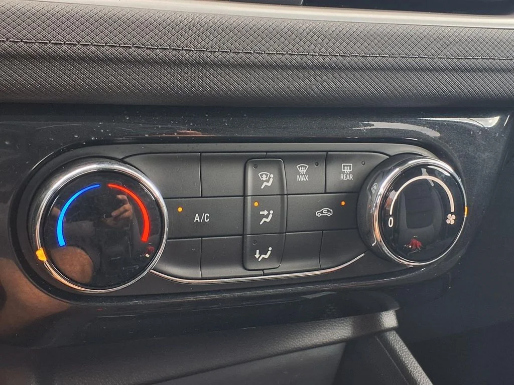 Used 2025 White Chevrolet LT image 17