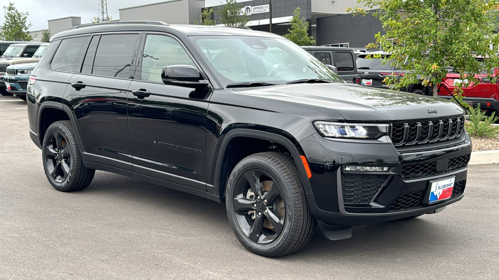 New 2026 Diamond Black Crystal Pearl-Coat Exterior Paint Jeep Limited image 3