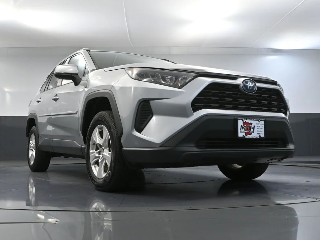 Used 2019 Silver Toyota LE image 50