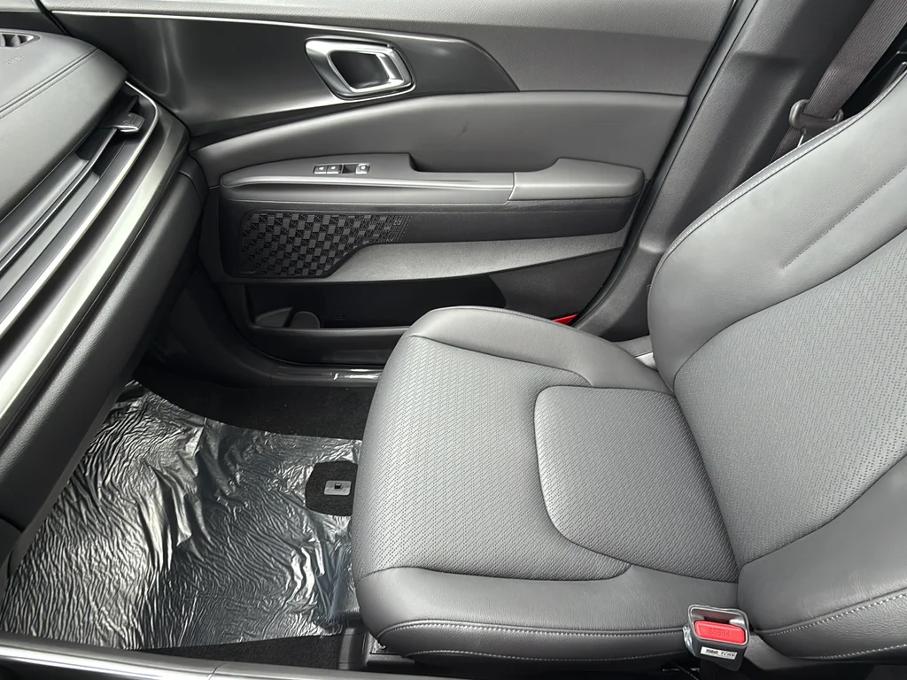 New 2026 Snow White Pearl Kia SX Prestige image 23