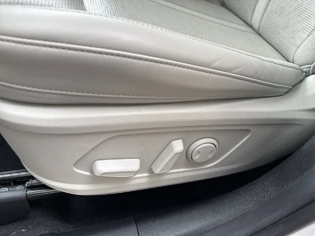 Used 2025 White Kia S image 31