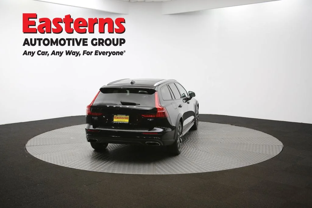 Used 2022 Black Volvo T5 image 37