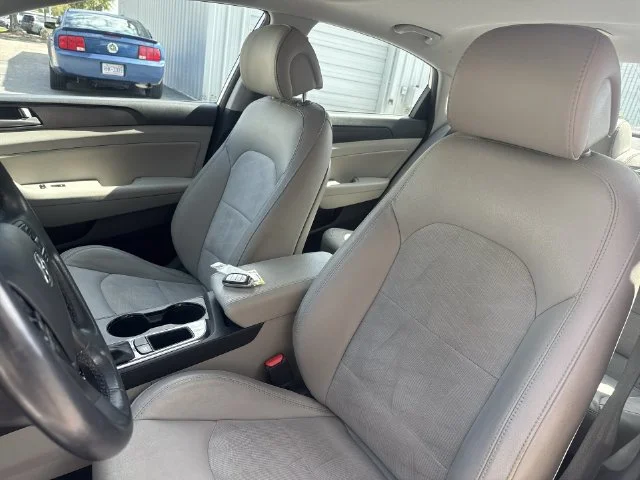 Used 2016 Silver Hyundai Sport image 14
