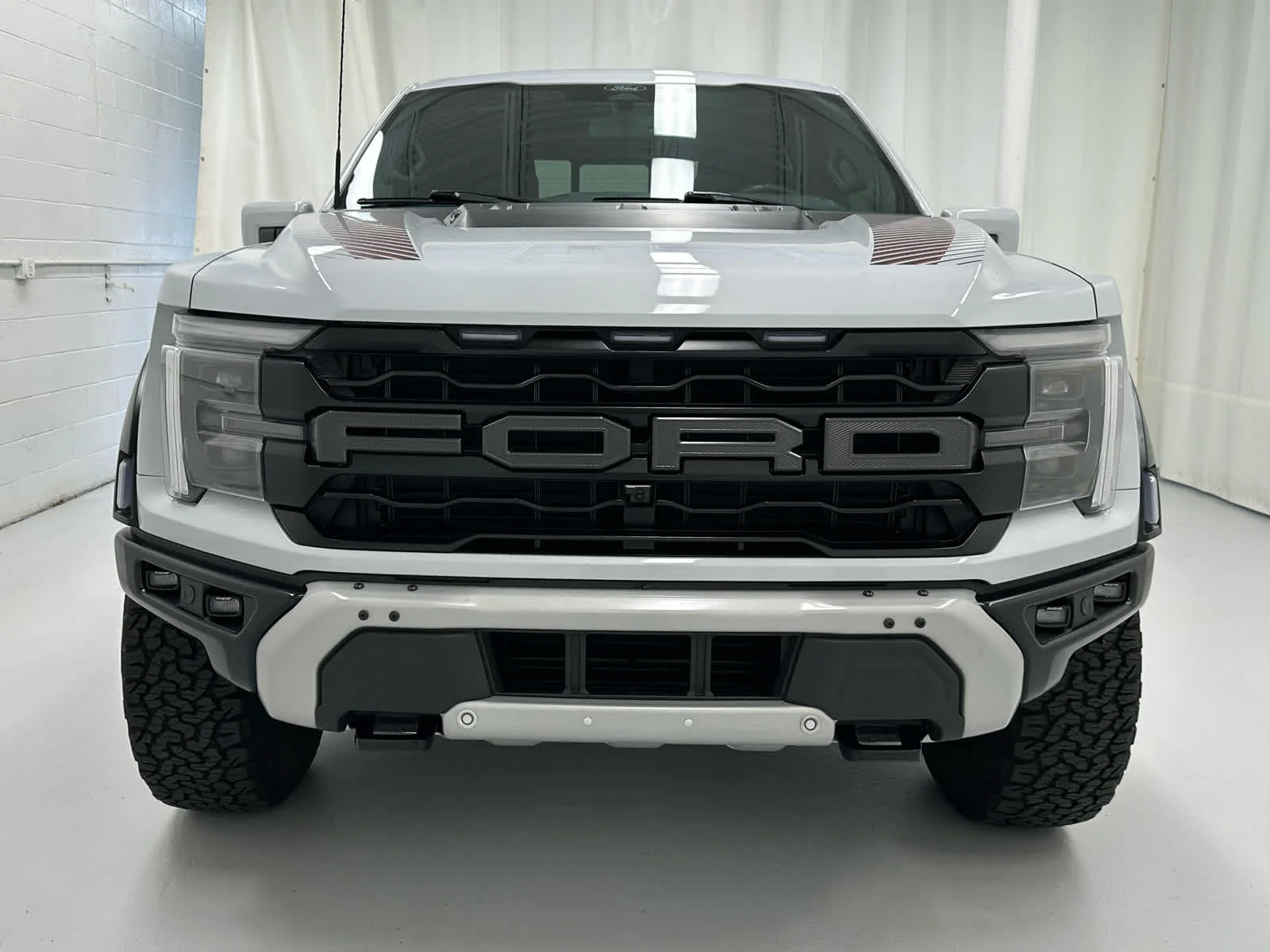 Used 2025 Space White Metallic Ford Raptor image 5