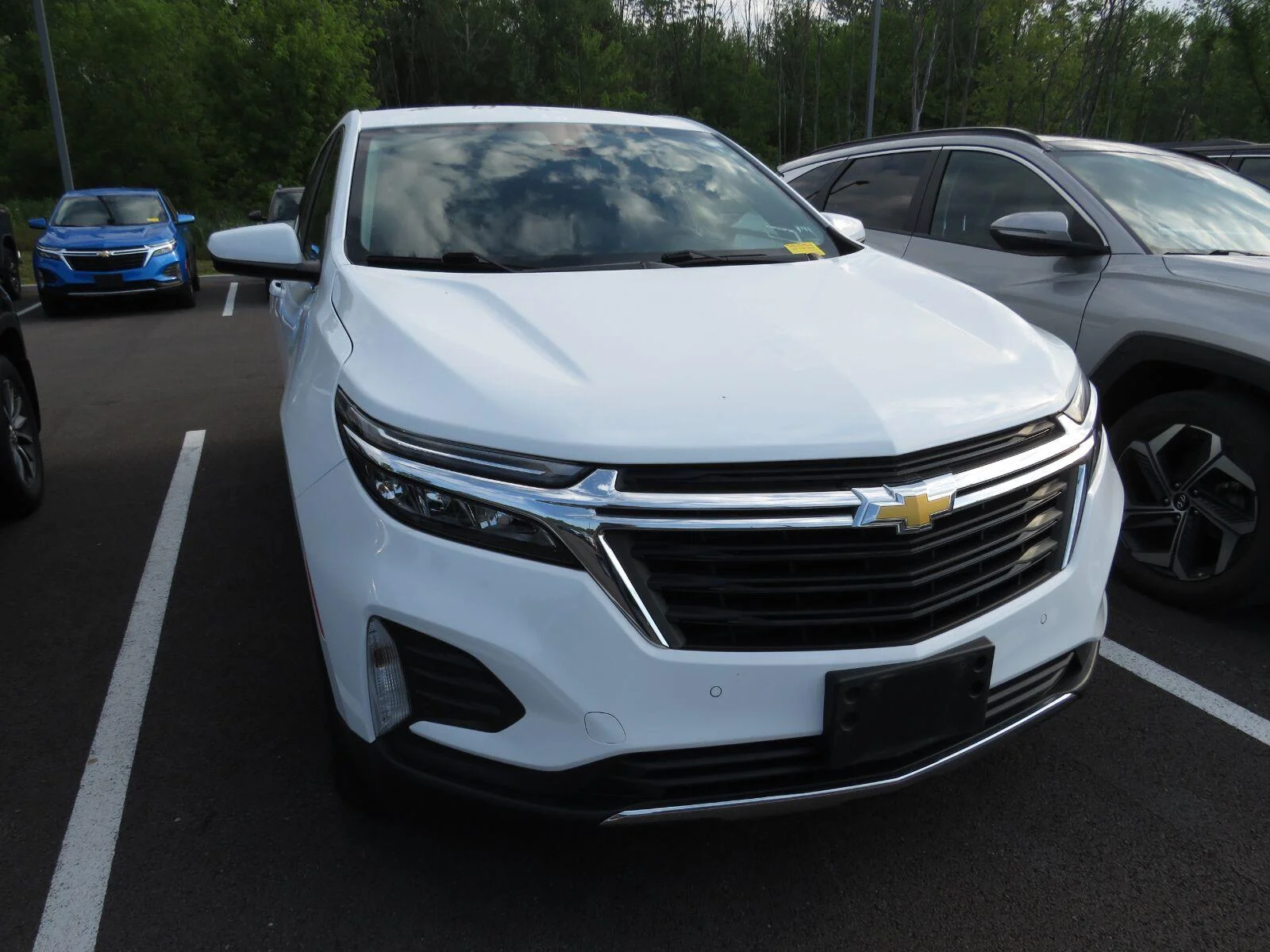 Used 2024 Summit White Chevrolet LT image 3