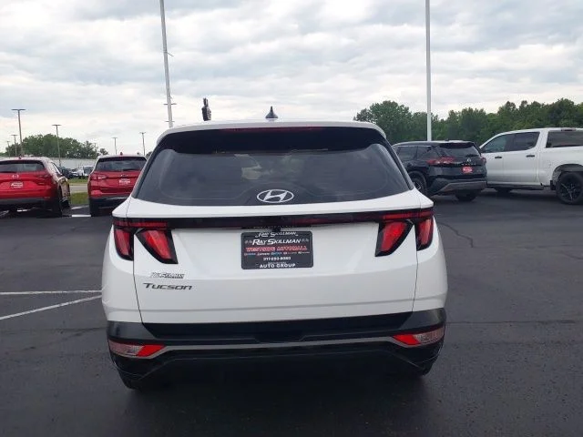 Used 2024 White Hyundai SE image 4