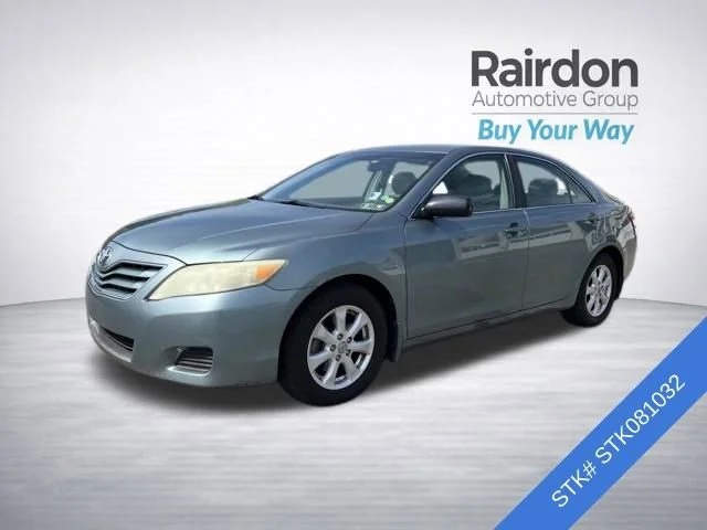 Used 2010  Toyota LE image 3