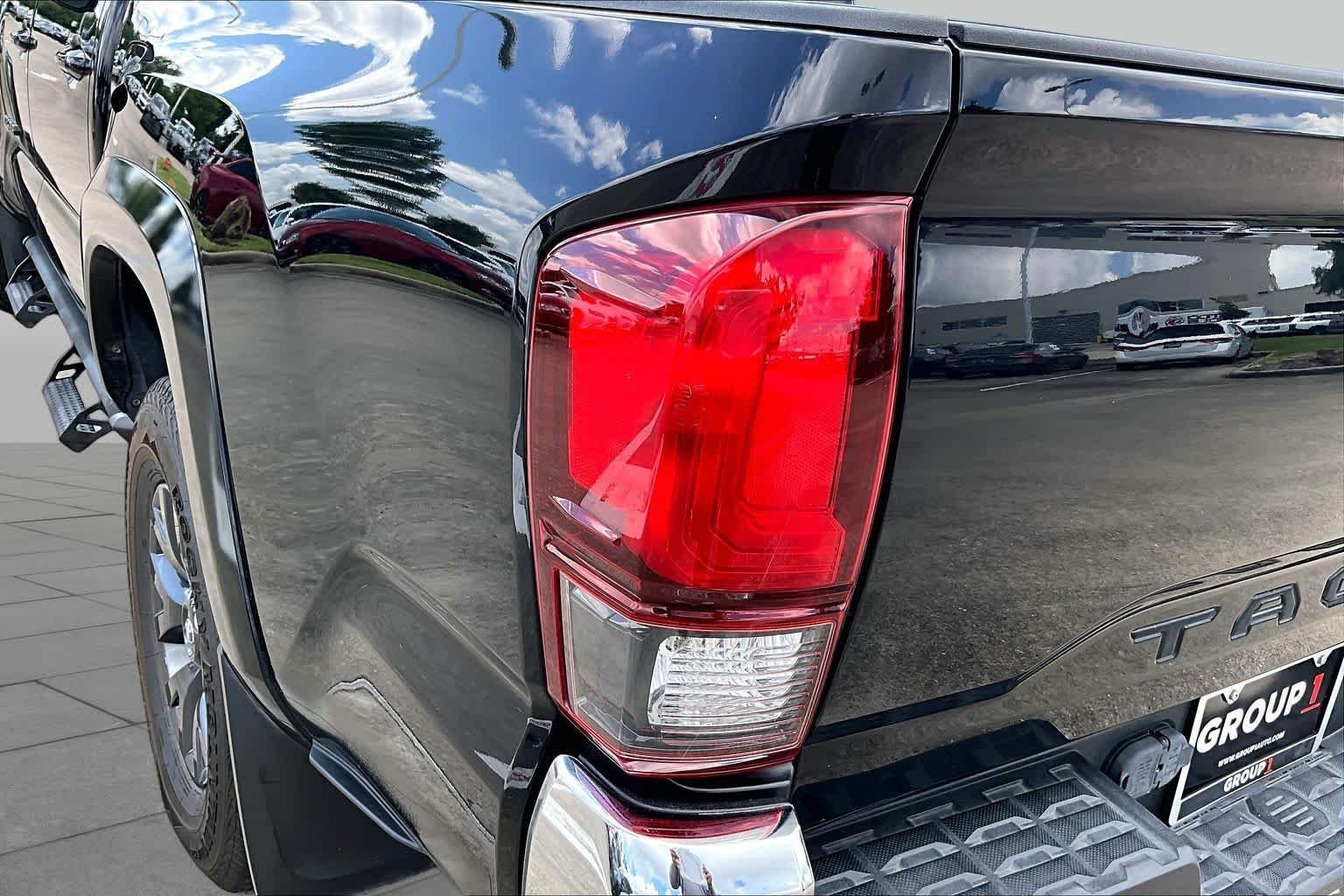 Used 2022 Midnight Black Metallic Toyota SR5 image 27