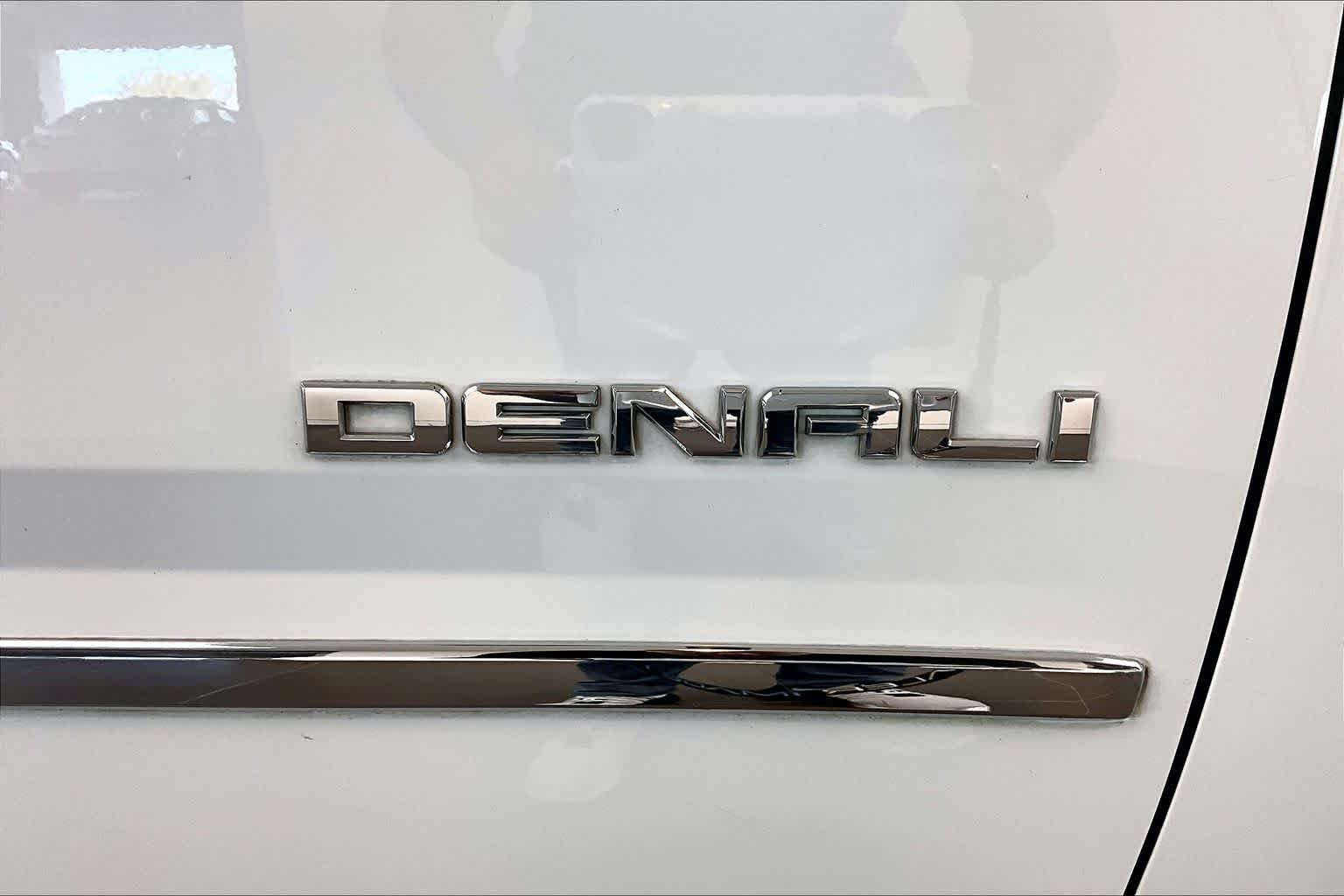 Used 2017 Summit White GMC Denali image 9