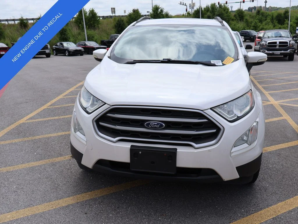 Used 2018 White Platinum Clearcoat Metallic Ford SE image 7