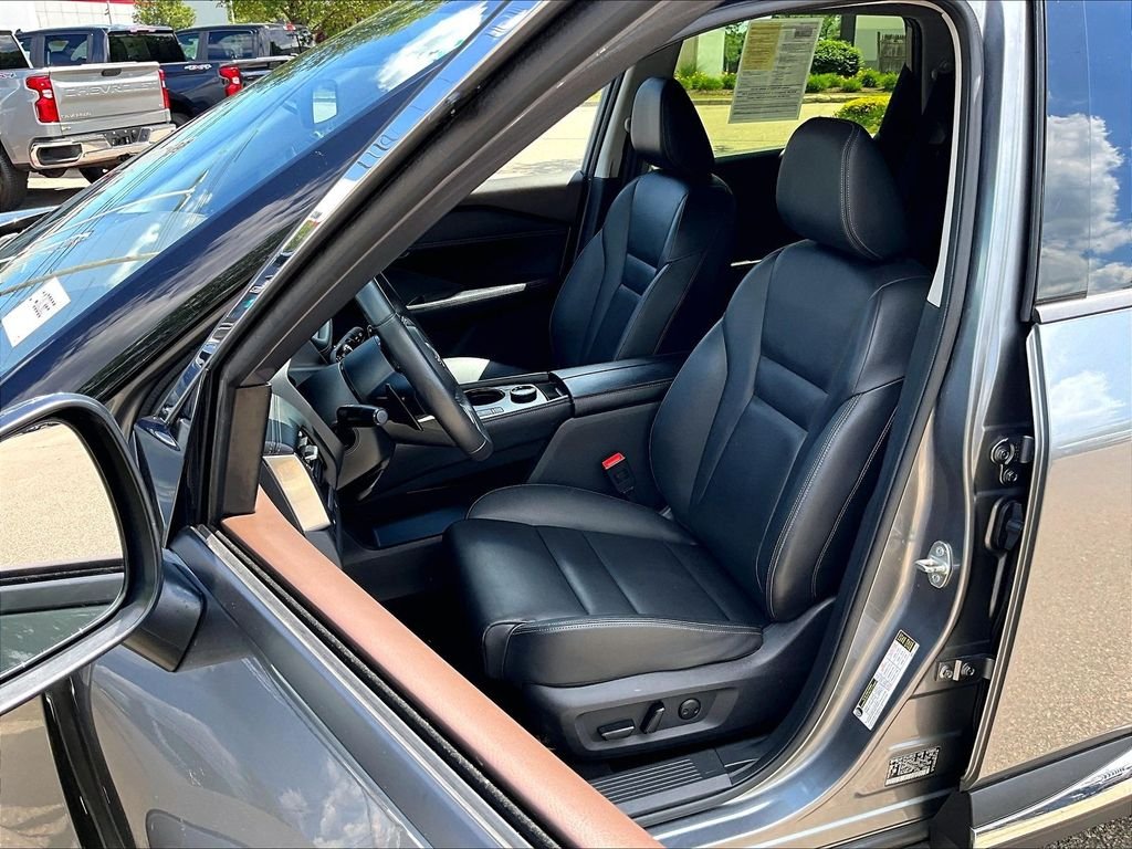 Used 2023 Gray Nissan SL image 10