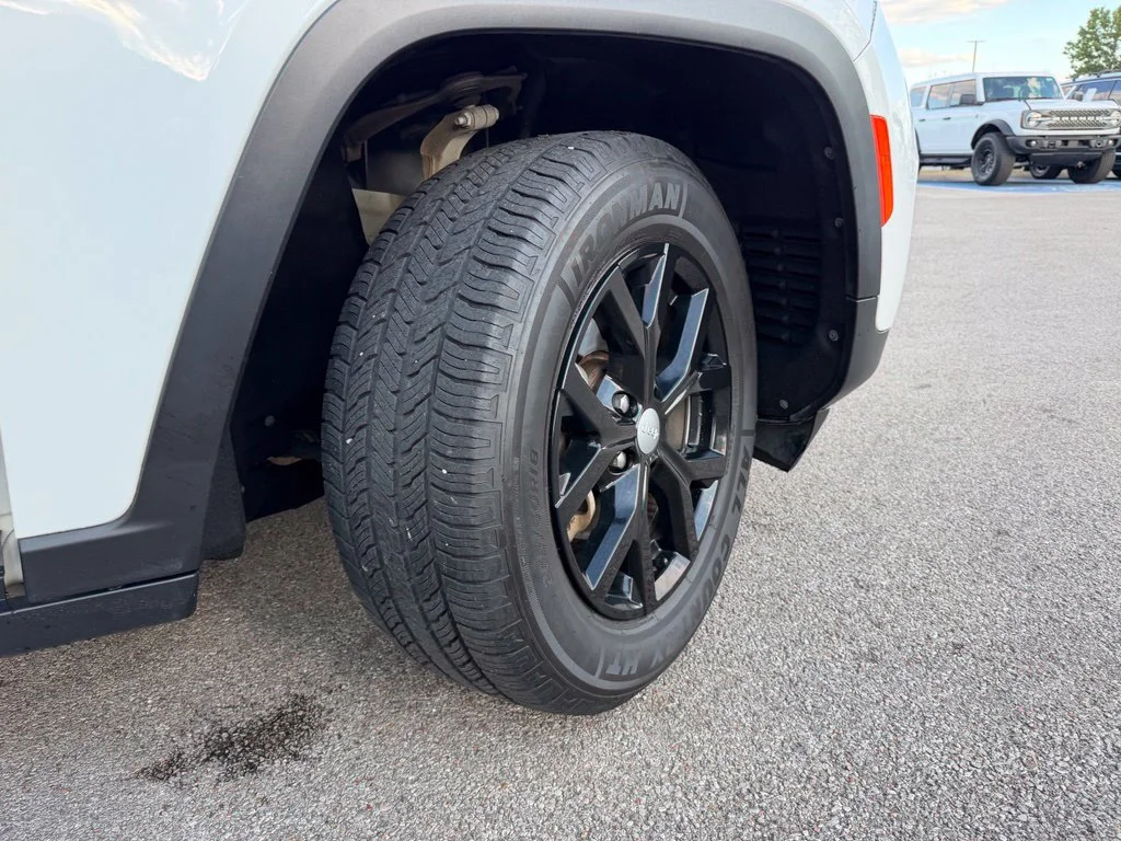 Used 2022 White Jeep Limited image 9