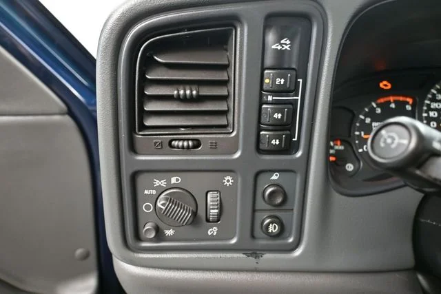 Used 2005 Blue Chevrolet LS image 31