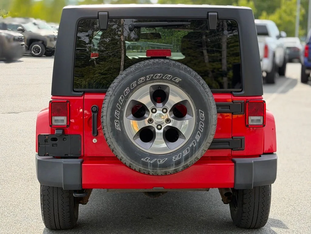 Used 2018 Red Jeep Unlimited Sahara image 4