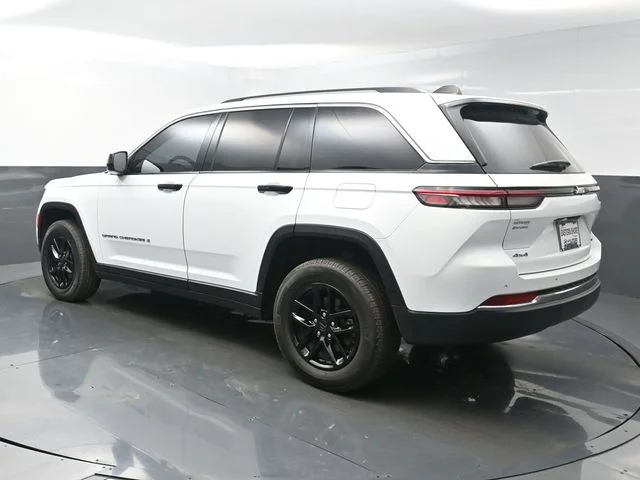 Used 2024 White Jeep Laredo X image 5