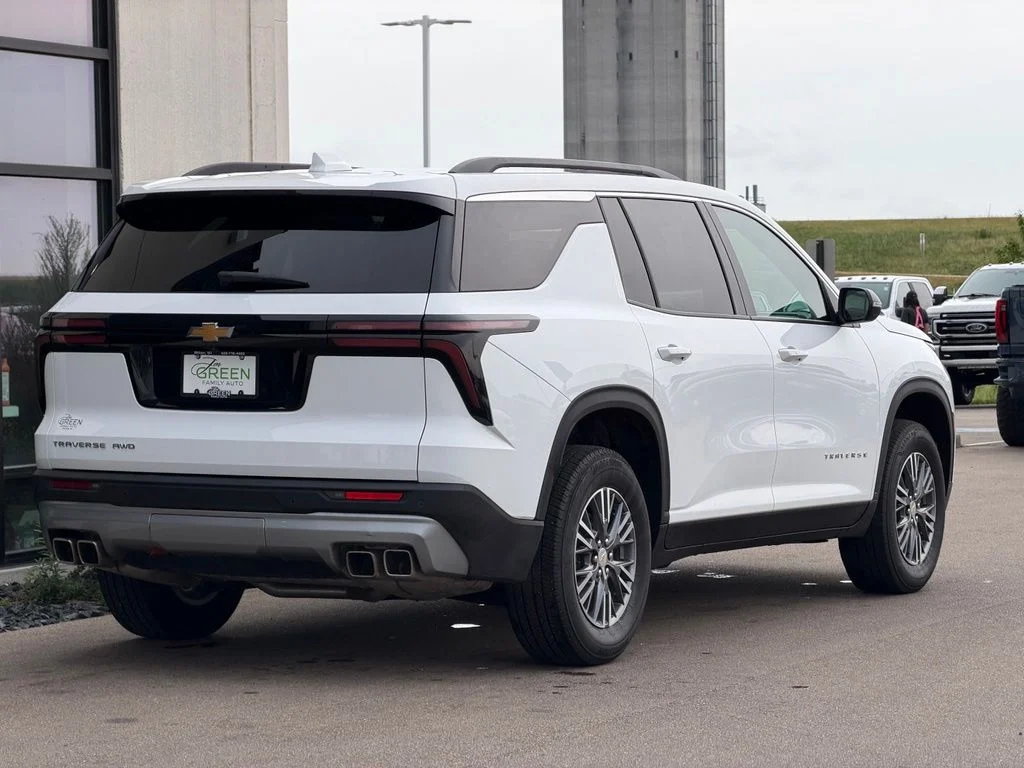 Used 2025 White Chevrolet LT image 5