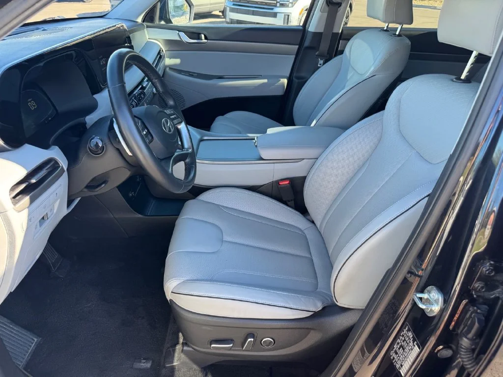 Used 2025 White Hyundai SEL image 7