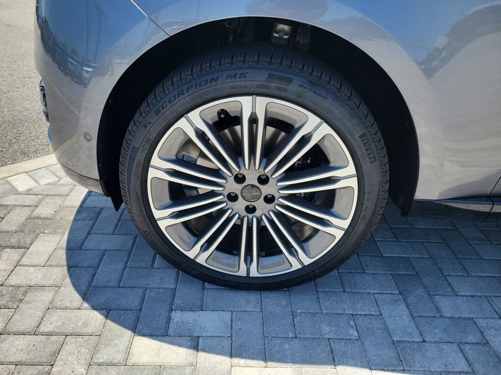 New 2026 Eiger Grey LAND ROVER SE image 13