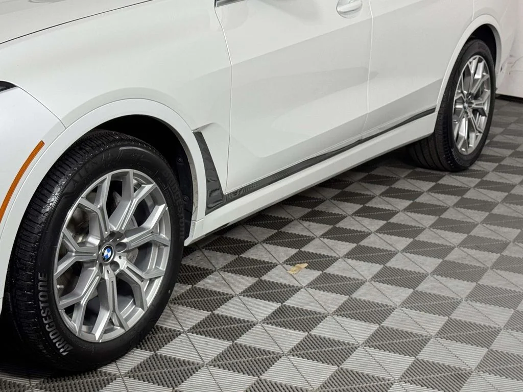 Used 2026 White BMW xDrive40i image 13