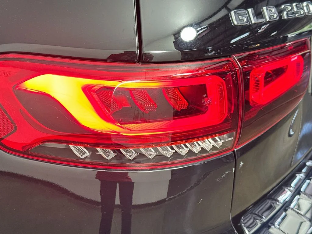 Used 2023 Night Black Mercedes-Benz GLB 250 image 34