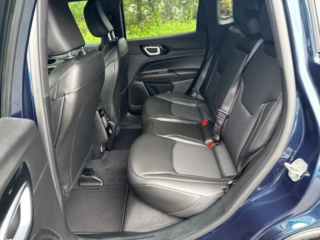 New 2026 Fathom Blue Pearl-Coat Exterior Paint Jeep Latitude image 13