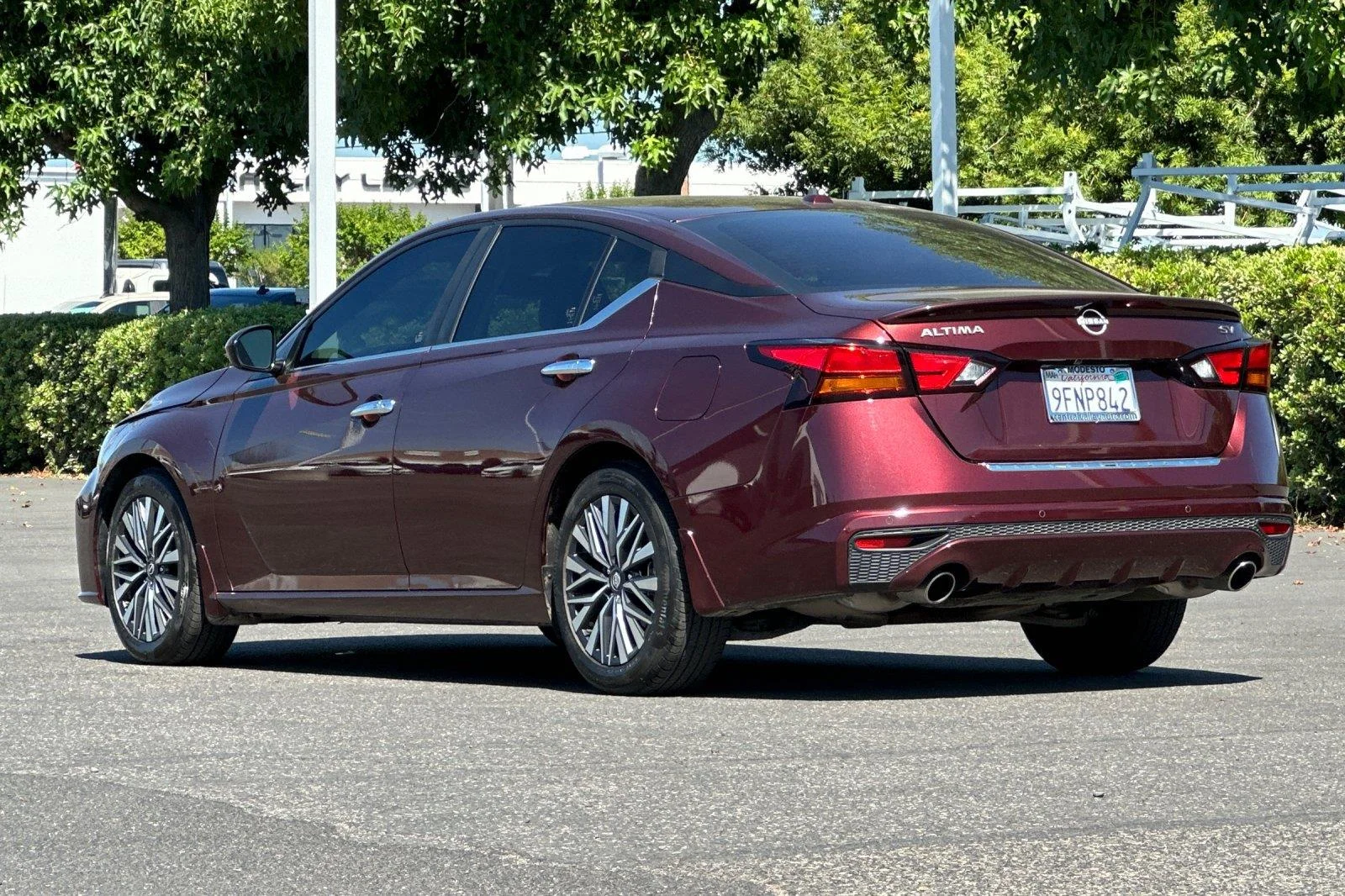 Used 2023 Garnet Pearl Metallic Nissan 2.5 SV image 6