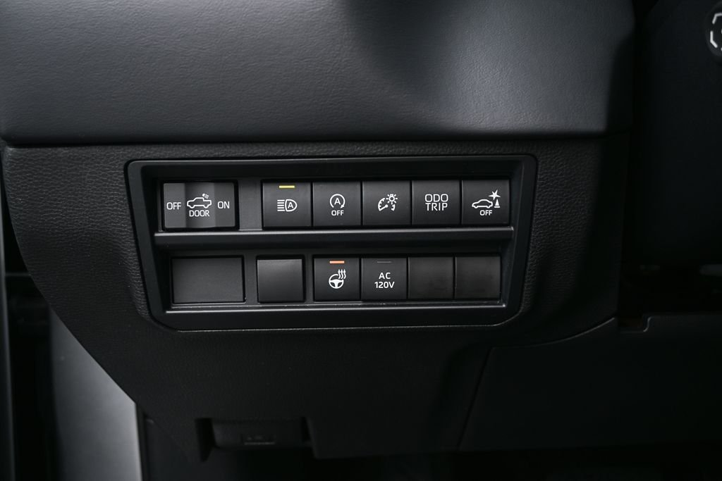 Used 2022 Silver Toyota Platinum image 9