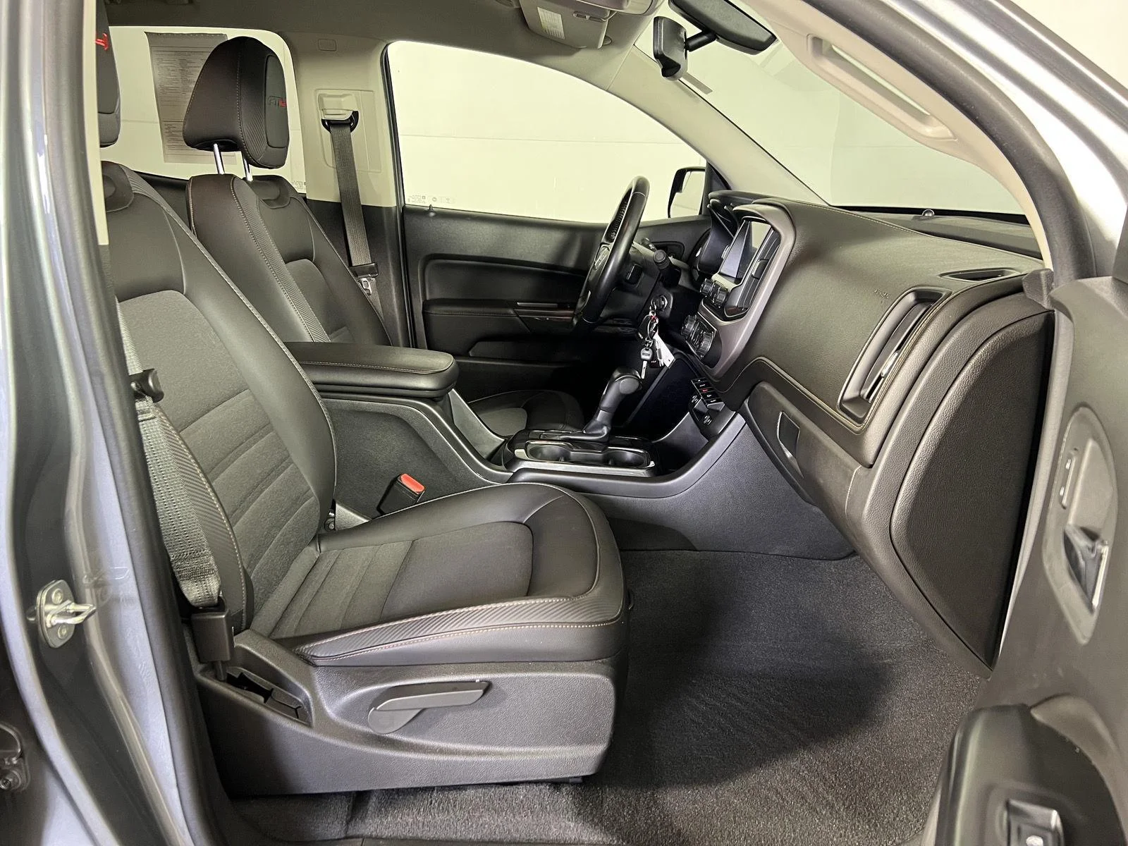Used 2021 Satin Steel Metallic GMC 4WD AT4 w/Cloth image 25