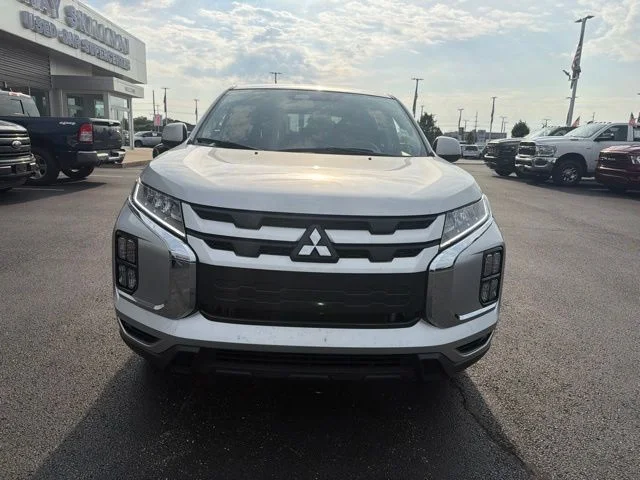 Used 2025 Gray Mitsubishi 2.0 ES image 3