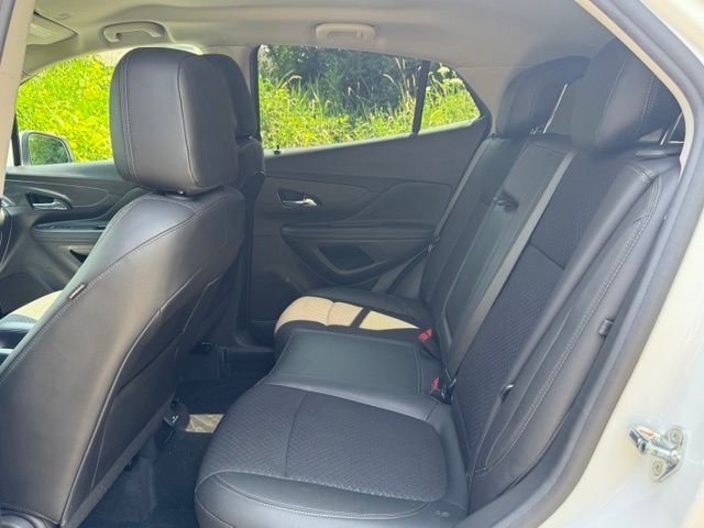 Used 2022 Summit White Buick Preferred image 13