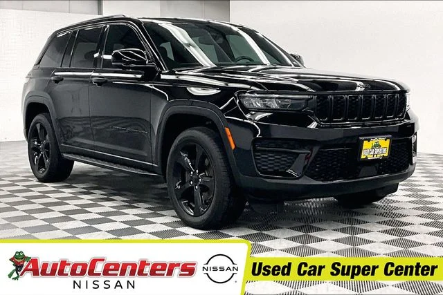 Used 2023 Diamond Black Crystal Pearlcoat Jeep Altitude X image 1