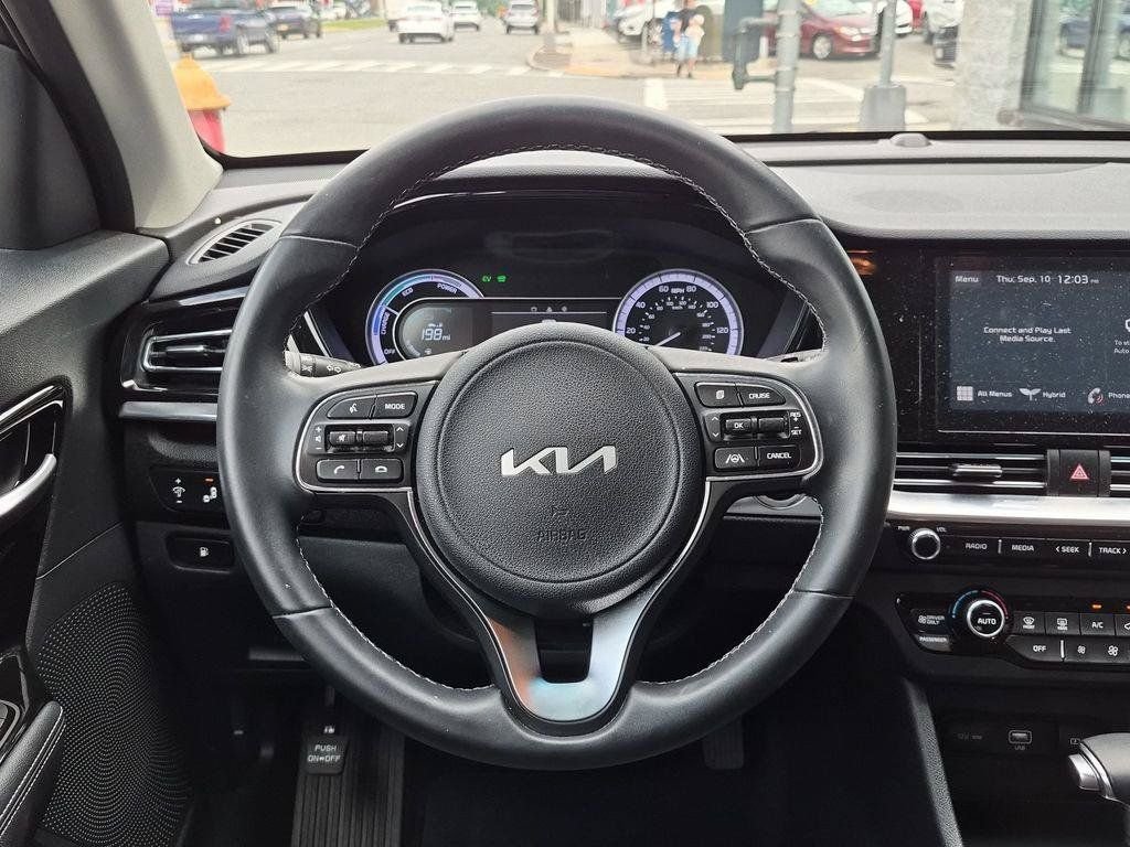 Used 2022 Black Kia LXS image 12