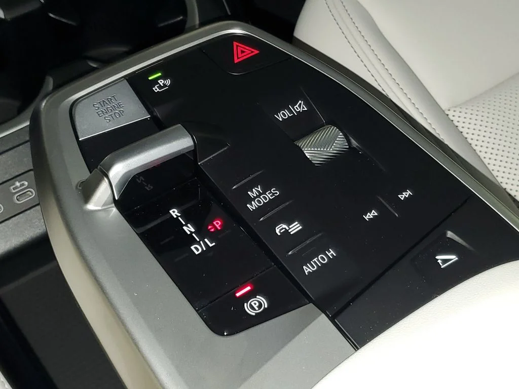 New 2027 Alpine White BMW xDrive28i image 24
