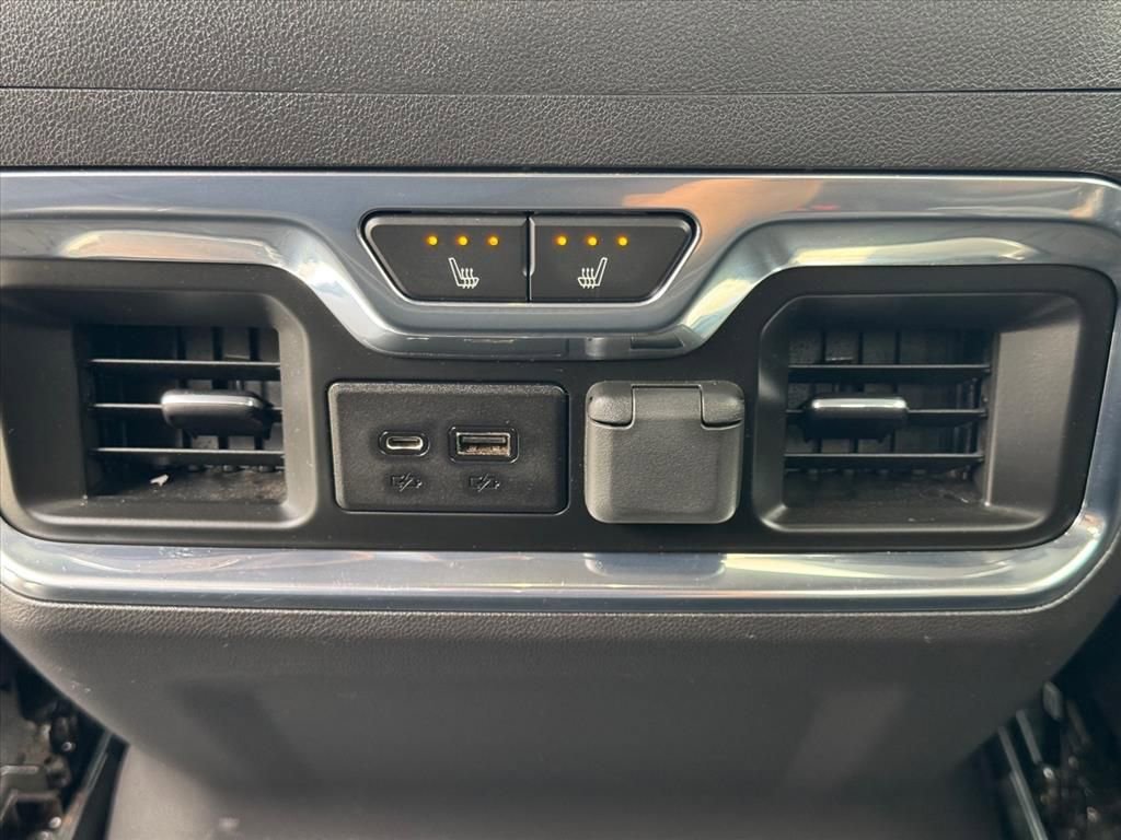 Used 2021 Iridescent Pearl Tricoat Chevrolet High Country image 13
