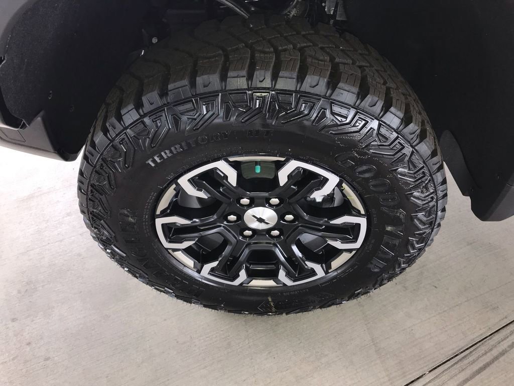 2026 Chevrolet Silverado 1500 ZR2 - Photo 10