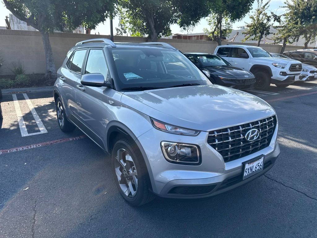 Certified Used 2025 Silver Hyundai SEL image 4