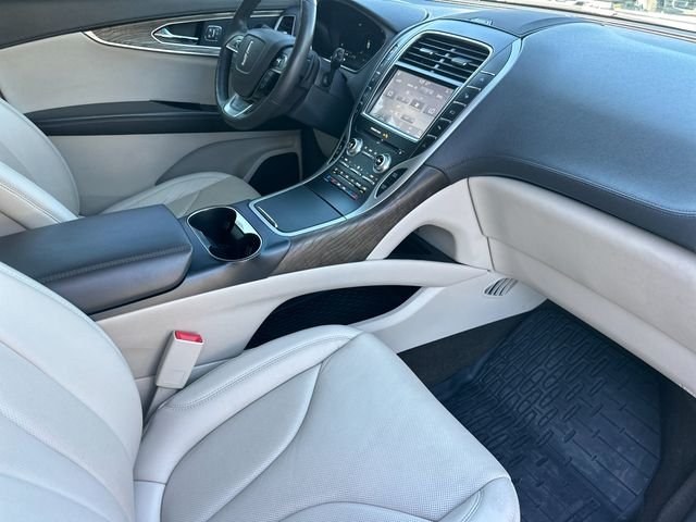 Used 2019 White Lincoln Reserve image 15