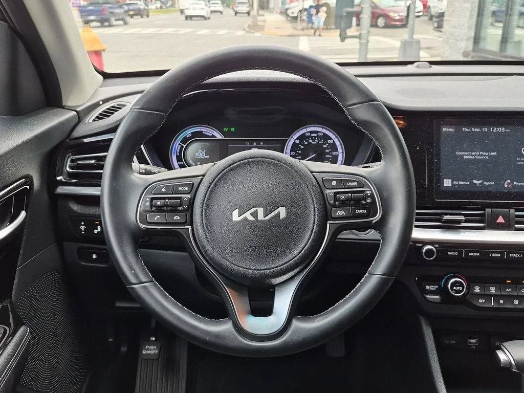 Used 2022 Black Kia LXS image 12