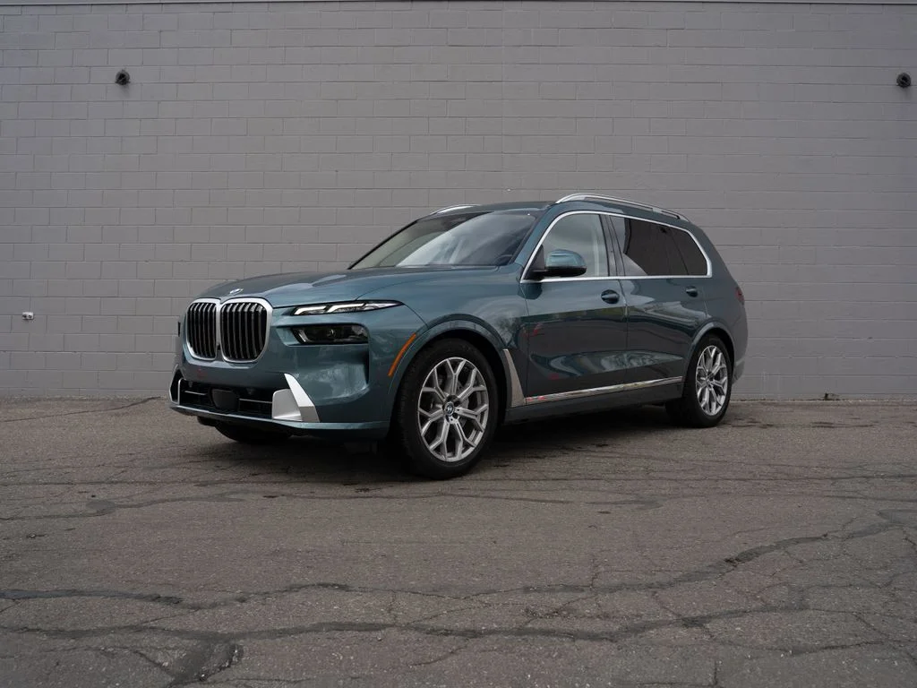 Used 2023 Blue BMW xDrive40i image 1