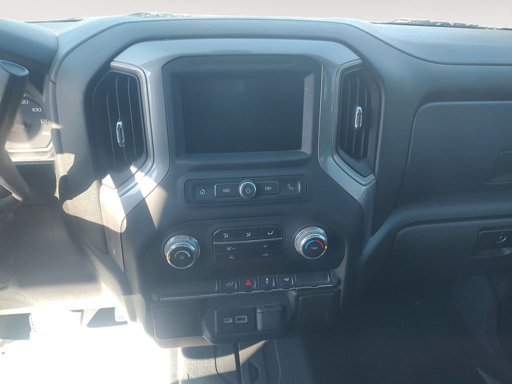 Used 2021 White GMC Base image 11