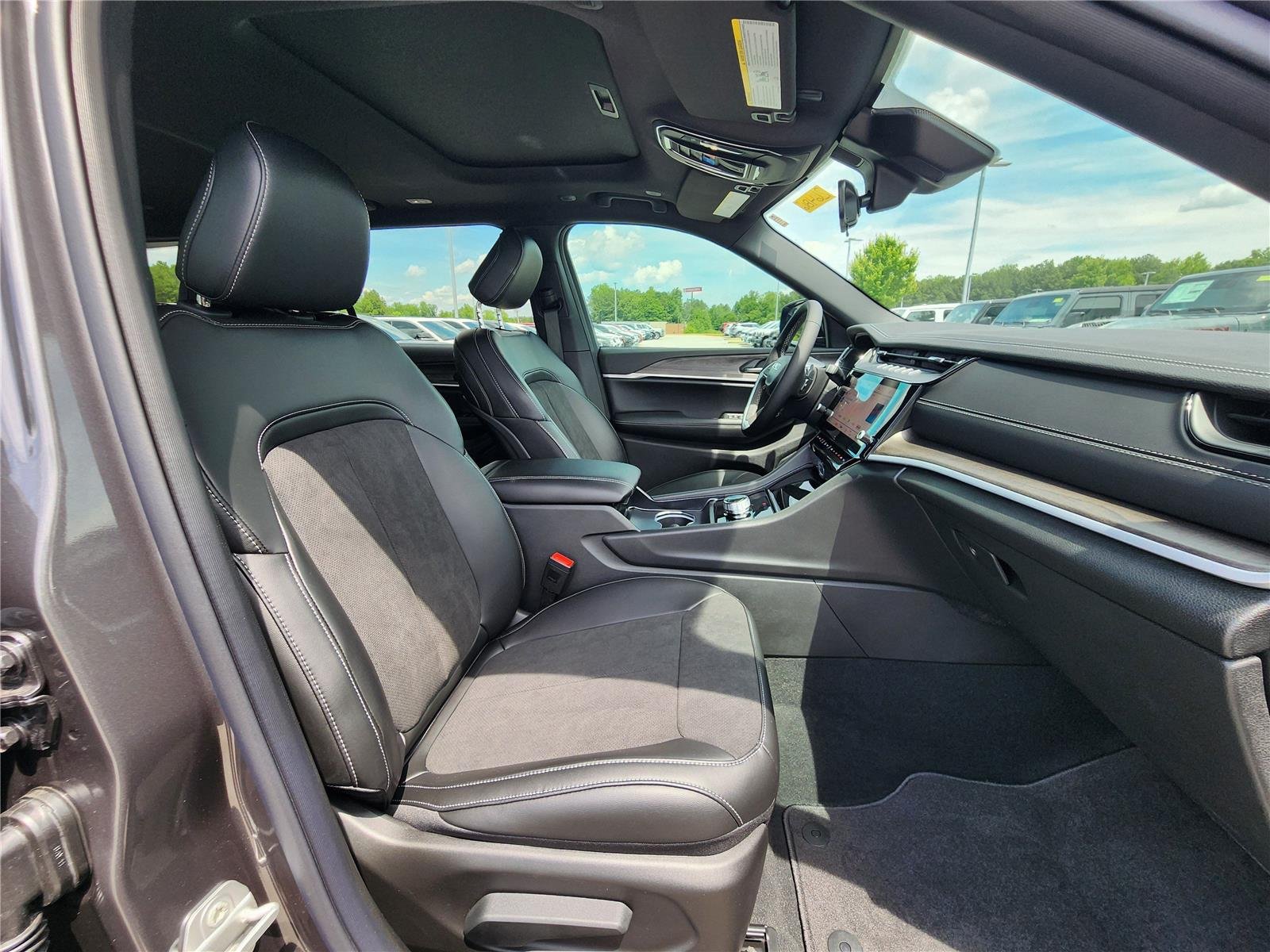 New 2026 Baltic Gray Metallic Clearcoat Jeep Laredo Altitude image 7